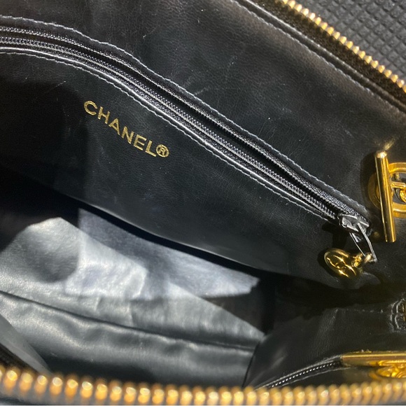 Chanel Quilted Chain Shoulder Bag - Picture 9 of 12